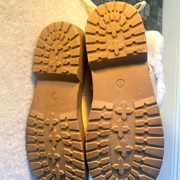 Boots - Picture 4 of 4